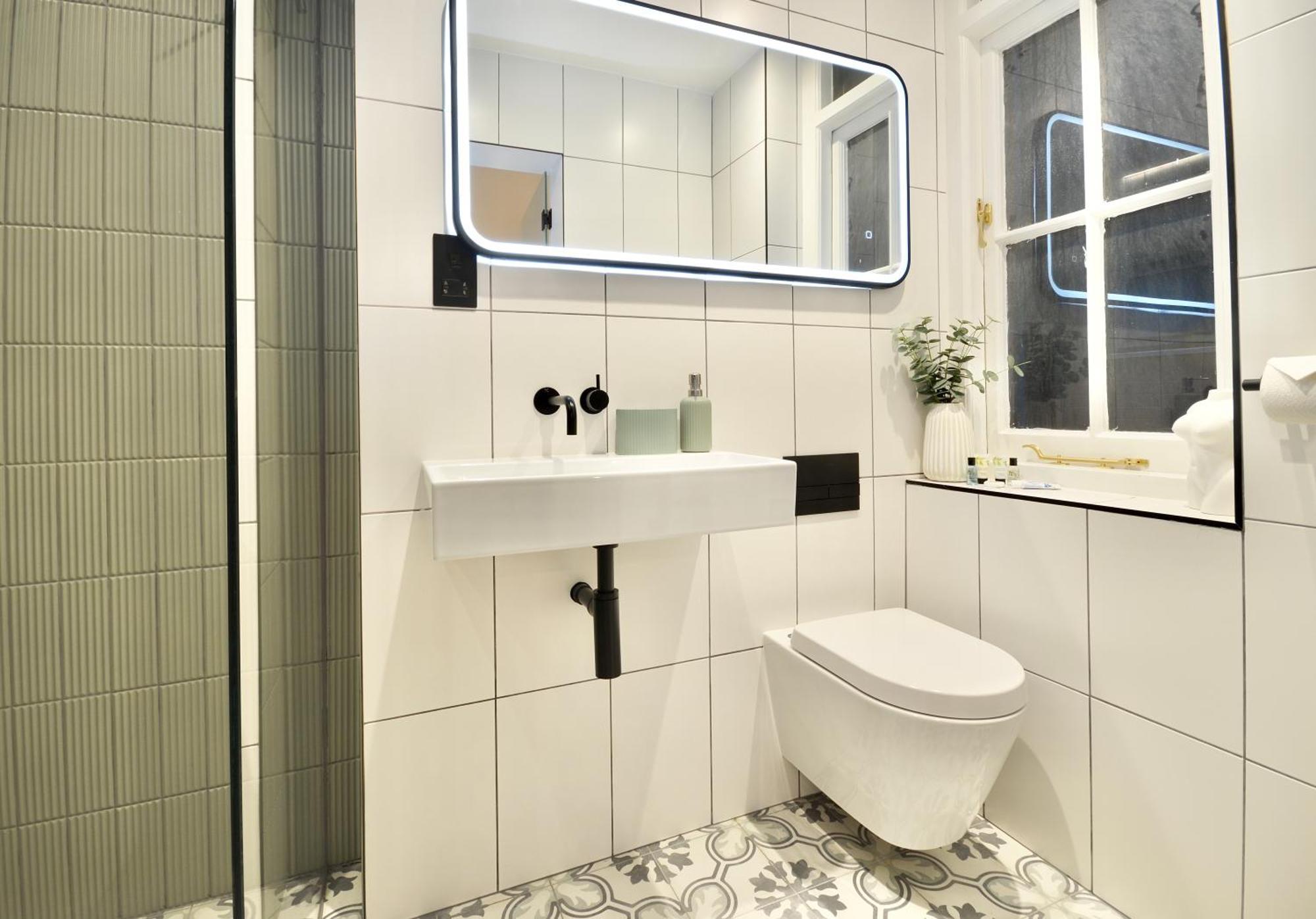 Newly Refurbished W/ River Views London Exterior photo