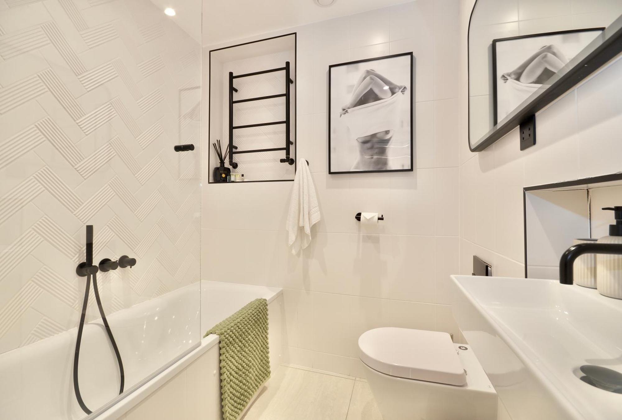 Newly Refurbished W/ River Views London Exterior photo